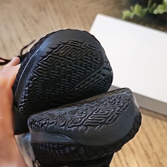 Black Nike running shoes renew in season size 7 new only tried on - Picture 7 of 11